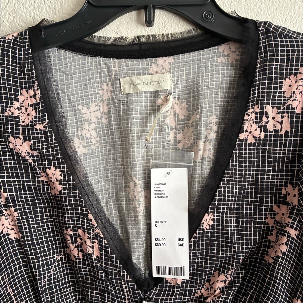 🆕Urban Outfitters Black and Pink Checkered Floral Blouse S🆕 - Picture 5 of 16